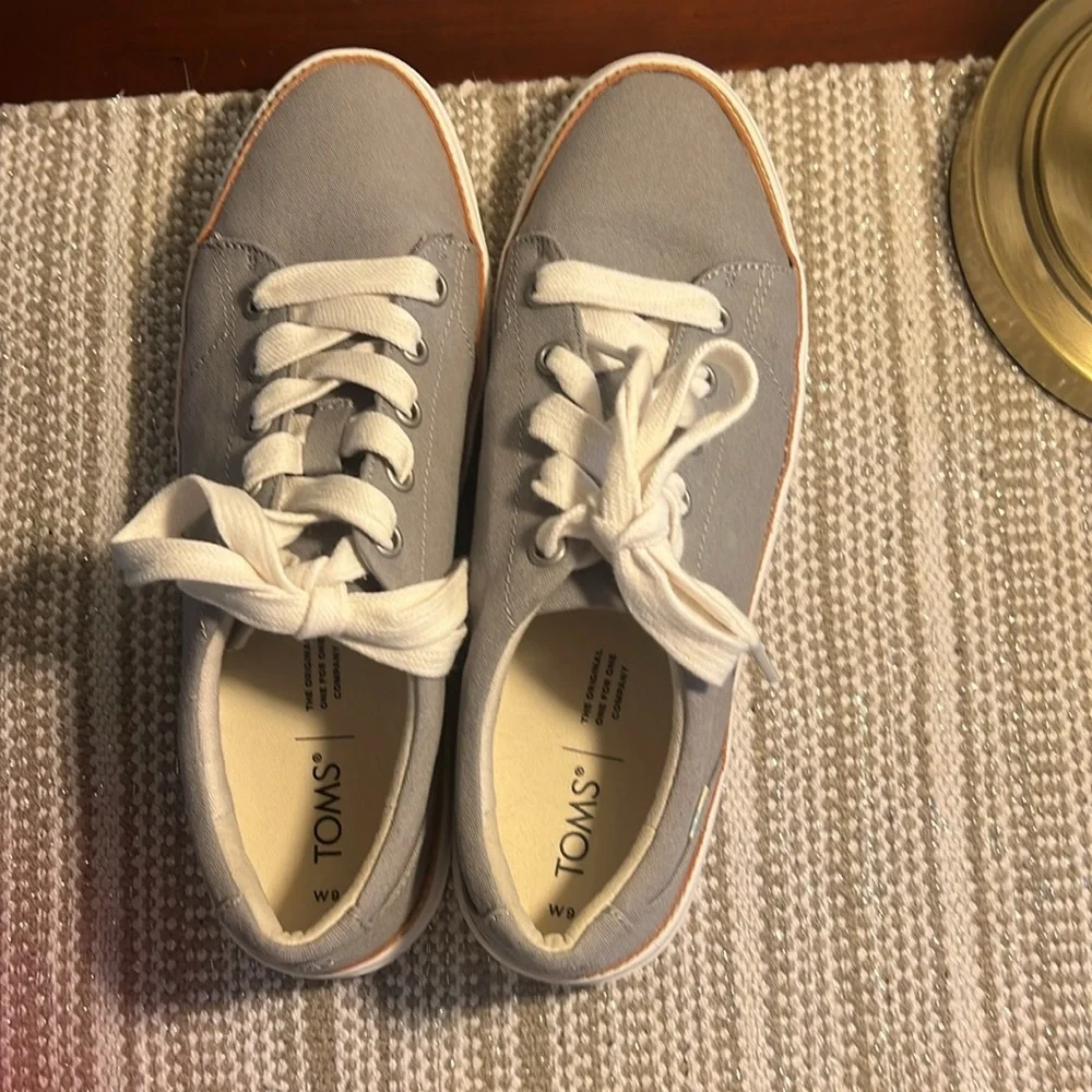 Toms Women’s Canvas Drizzle Gray Sneaker Size 9 RUNS SMALL